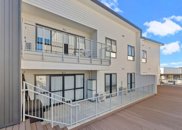  at 203-2 Gracechurch Drive, Flat Bush, Manukau City, Auckland