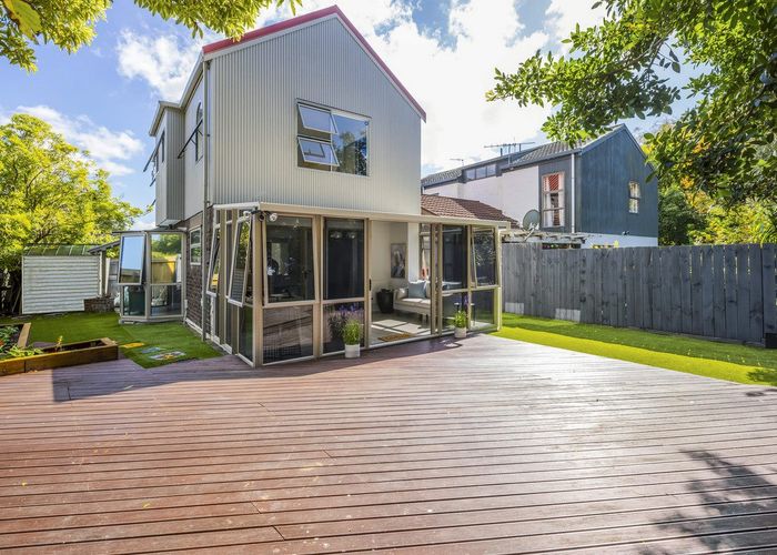  at 33 Pohutukawa Place, Ellerslie, Auckland