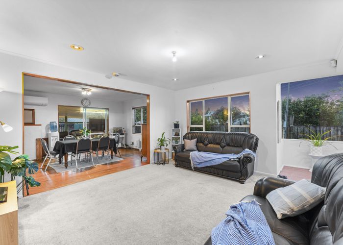  at 123 Universal Drive, Henderson, Waitakere City, Auckland