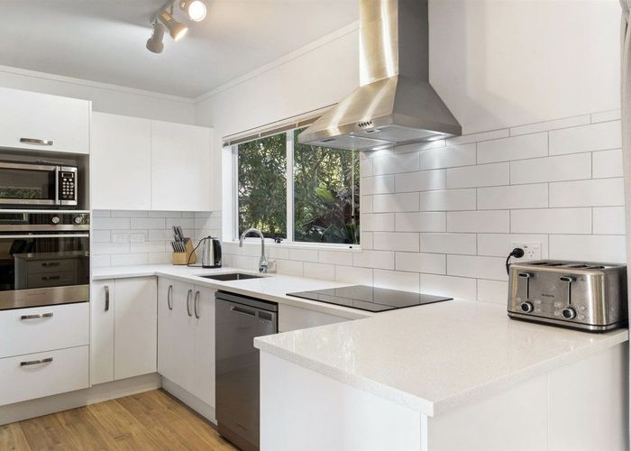  at 2/30 Bond Crescent, Forrest Hill, North Shore City