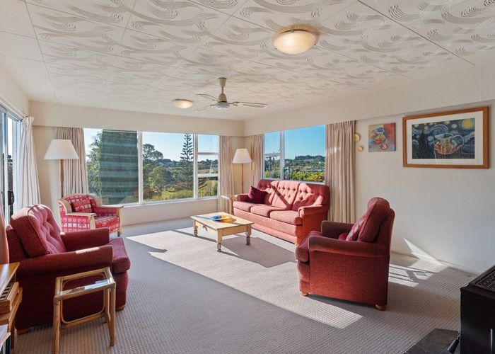  at 38 Queens Road, Waikanae Beach, Kapiti Coast, Wellington