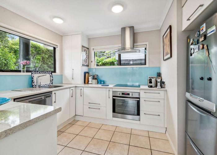  at 2/13 Valhalla Drive, Beach Haven, Auckland