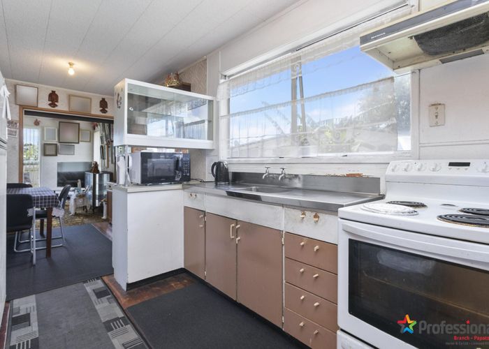  at 4 Lawford Place, Mangere, Auckland