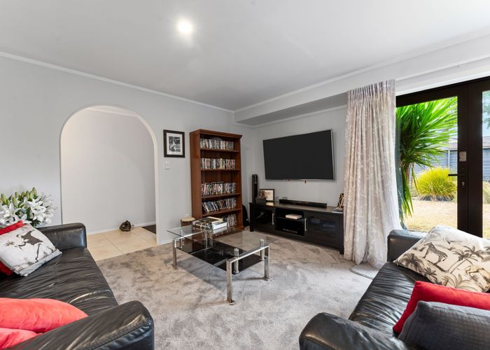  at 27 Dianne-Louise Drive, Half Moon Bay, Manukau City, Auckland