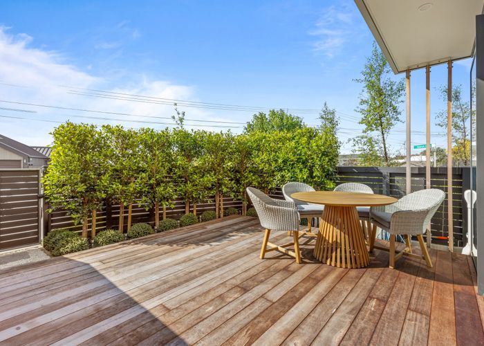  at 31/82 East Coast Road, Milford, North Shore City, Auckland