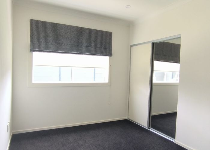  at 2/61 Evelyn Road, Cockle Bay, Manukau City, Auckland