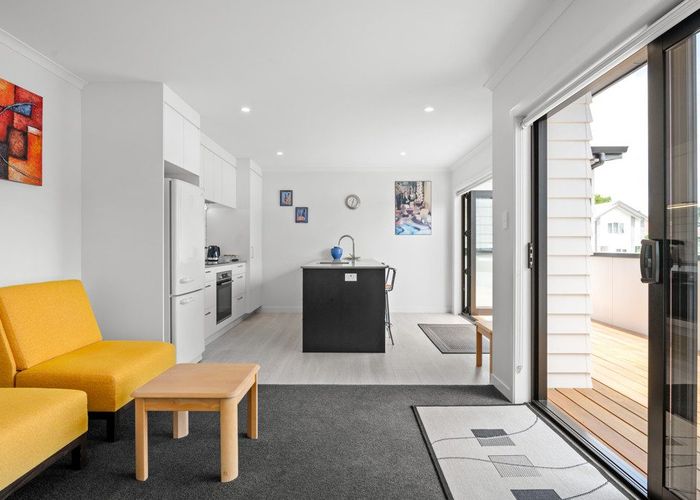  at 2/13 Manning Street, Hamilton City Central, Hamilton, Waikato