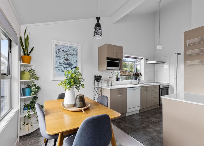  at 2/30a Glenvar Road, Torbay, North Shore City, Auckland