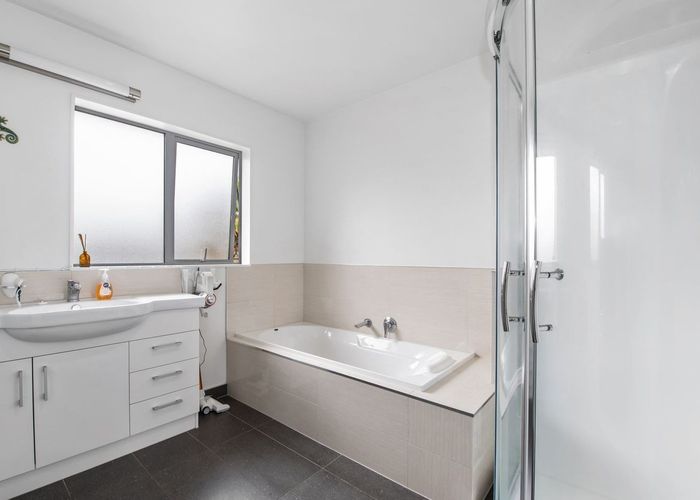  at 32E Robinson Avenue, Holdens Bay, Rotorua, Bay Of Plenty