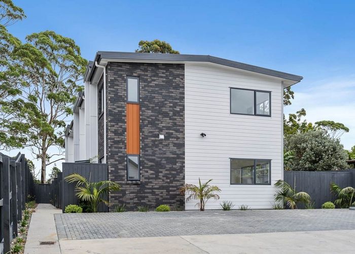  at 5/81 Vodanovich Road, Te Atatu South, Auckland