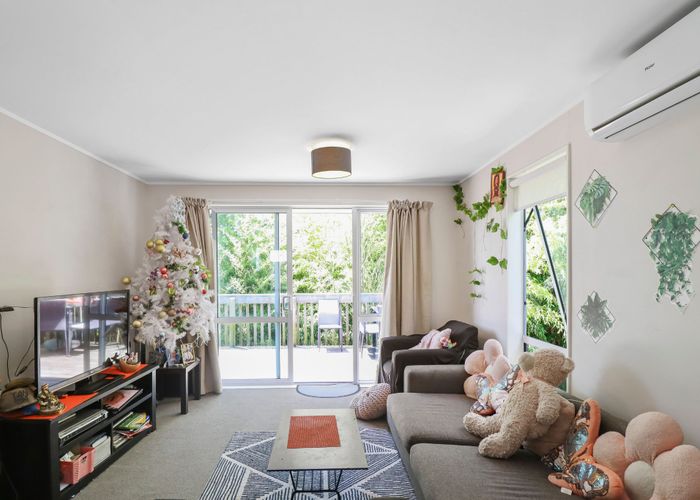  at 33a Antrim Crescent, Otara, Manukau City, Auckland