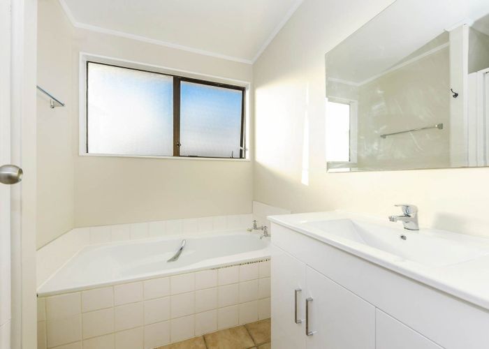  at 190 Solar Road, Glen Eden, Waitakere City, Auckland