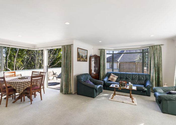  at 6A Radiata Lane, Chatswood, Auckland