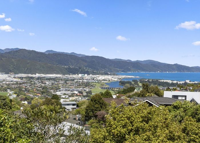 at 2/50 Viewmont Drive, Harbour View, Lower Hutt