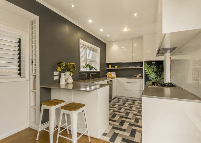 at 9 Cadman Avenue, Greenlane, Auckland