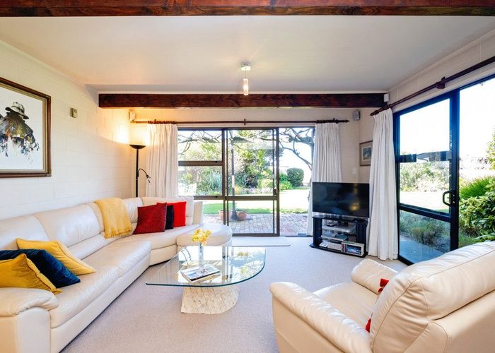  at 20 Cambridge Terrace, Taradale, Napier