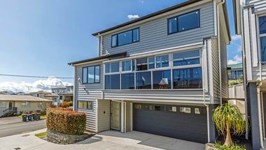  at 14A Woodall Place, Totara Vale, Auckland