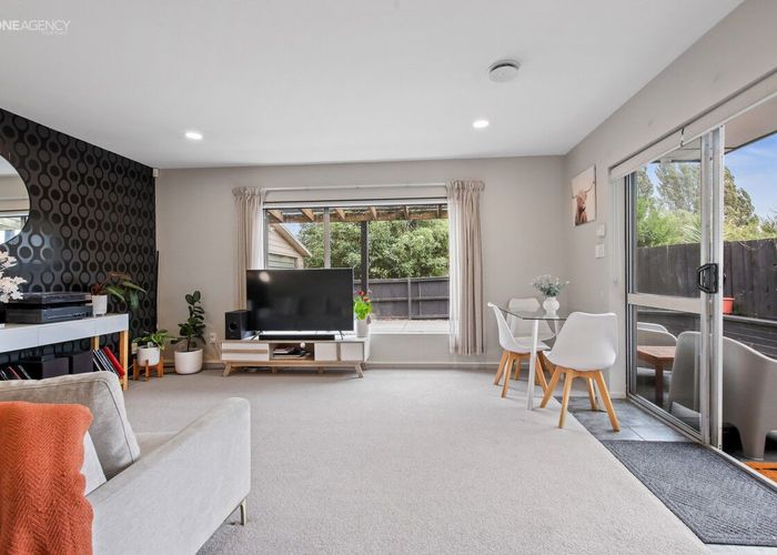  at 2/4A Burnbrae Street, Saint Martins, Christchurch
