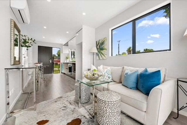  at 36 Hutchinson Rd, Bucklands Beach, Manukau City, Auckland