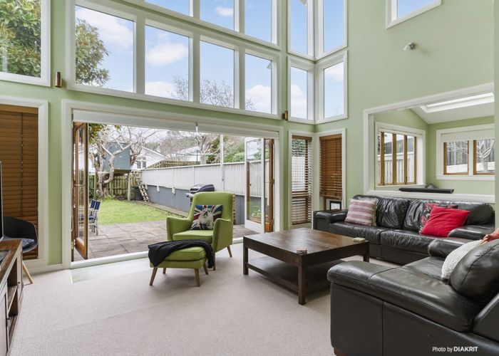  at 17 Raine Street, Karori, Wellington