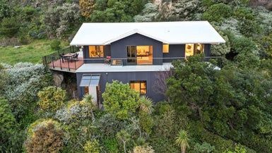  at 122 McCormacks Bay Road, Redcliffs, Christchurch