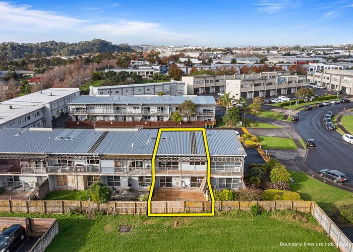  at 2/15 Lovell Court, Albany, North Shore City, Auckland