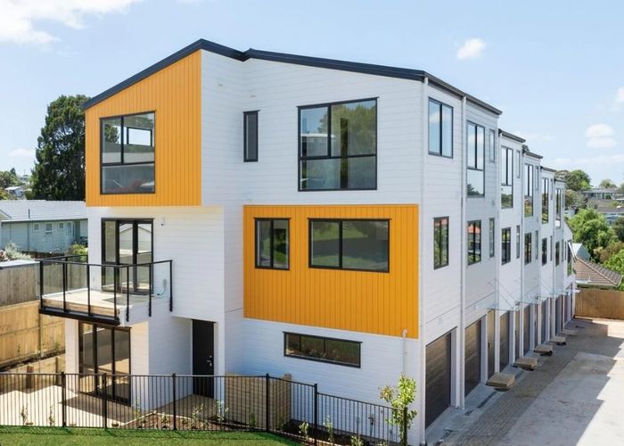  at 4/11 Kayle Glen, West Harbour, Auckland