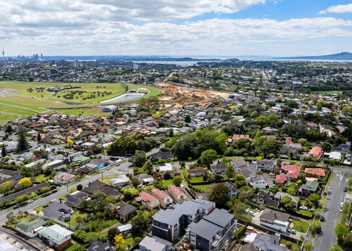  at 1/6 Pukerangi Crescent, Ellerslie, Auckland
