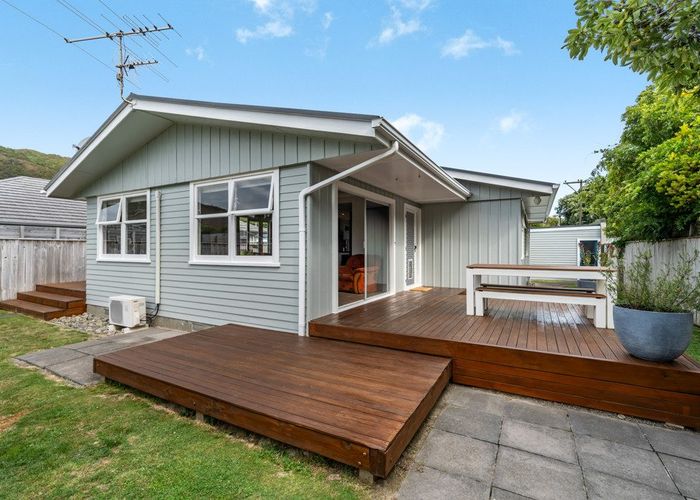  at 21 Saint Ronans Avenue, Waterloo, Lower Hutt