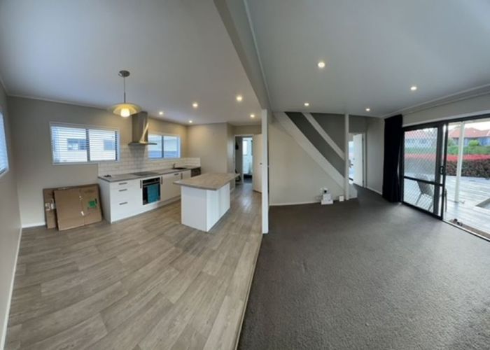  at 2/40 Mirrabooka Avenue, Botany Downs, Manukau City, Auckland