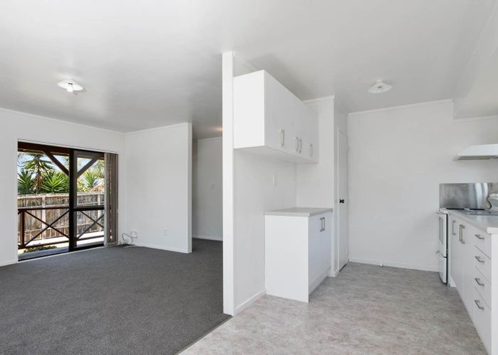  at 2/26 Queen Mary Avenue, New Lynn, Auckland