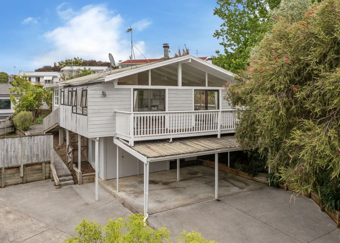  at 33 Kempthorne Crescent, Mission Bay, Auckland