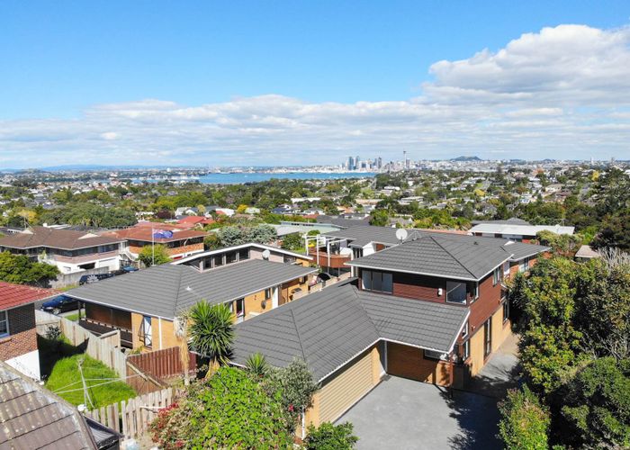  at 2/3 Holdaway Avenue, Northcote, Auckland