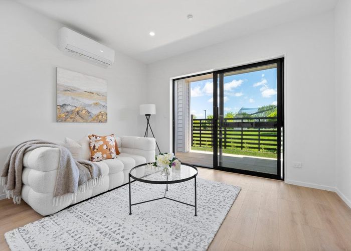  at 4/18 Albert Road, Kelston, Waitakere City, Auckland