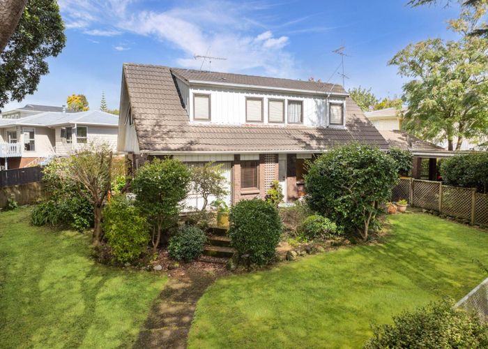  at 2 Yarra Place, Botany Downs, Manukau City, Auckland