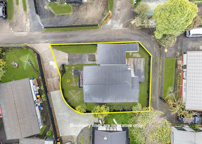  at 2/21 Nearco Street, Randwick Park, Auckland