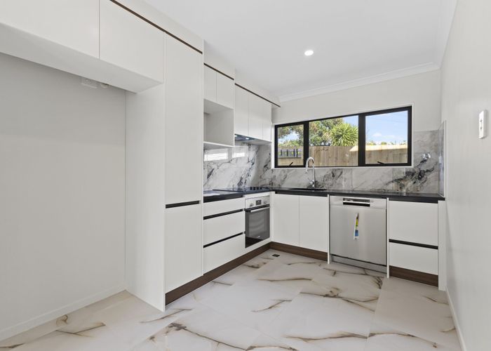  at 2/543 Massey Road, Mangere, Manukau City, Auckland