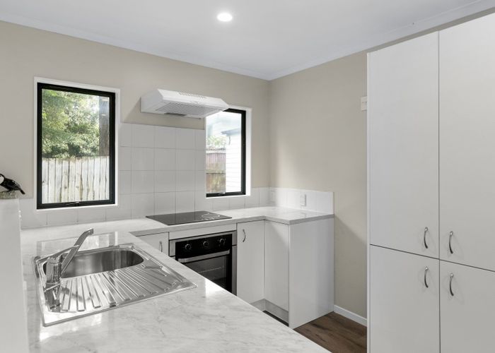  at 99A Kemp Rd, Massey, Waitakere City, Auckland