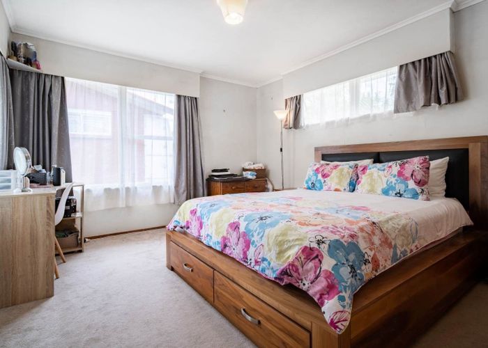  at 6 Takapu Street, Henderson, Auckland