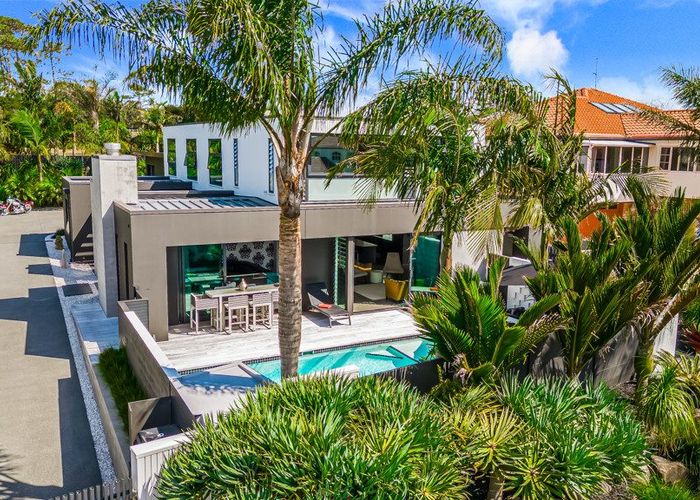  at 3 Mansion Court, West Harbour, Auckland