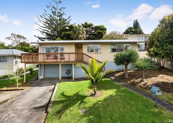  at 8 Sequoia Place, Sunnynook, North Shore City, Auckland