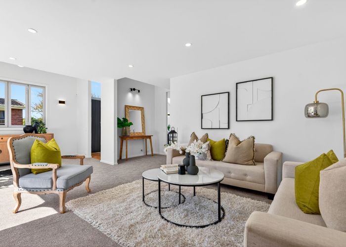  at 2/10 Windsor Place, Mairangi Bay, North Shore City, Auckland