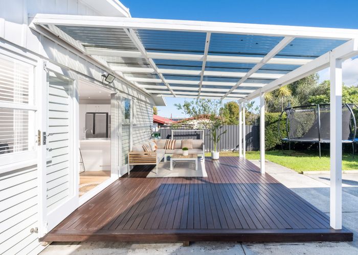  at 8A Grande Vue Road, Papatoetoe, Auckland