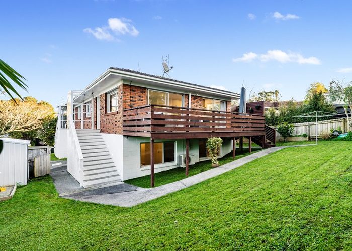  at 2/18 Lush Avenue, St Johns, Auckland