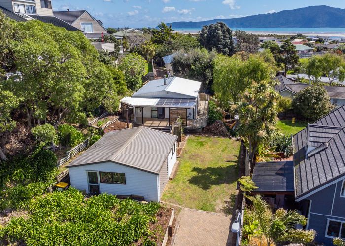  at 38 Hicks Crescent, Waikanae Beach, Waikanae