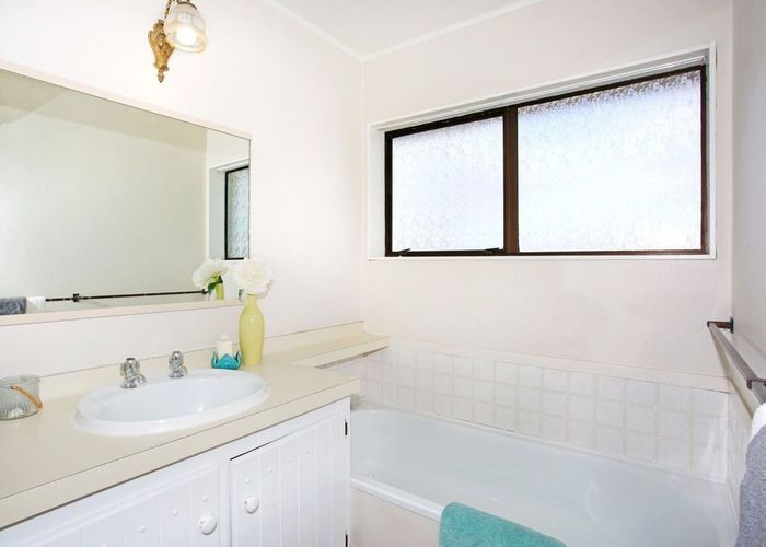  at 2/16 Ridge Road, Howick, Auckland