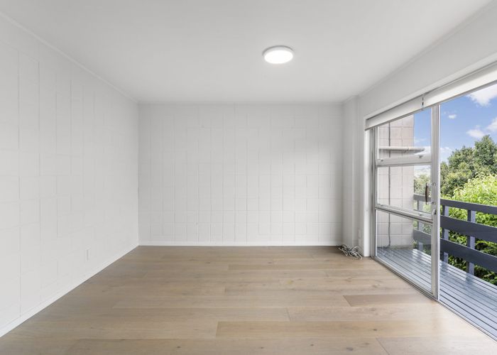  at 4/32 Mountain View Road, Western Springs, Auckland