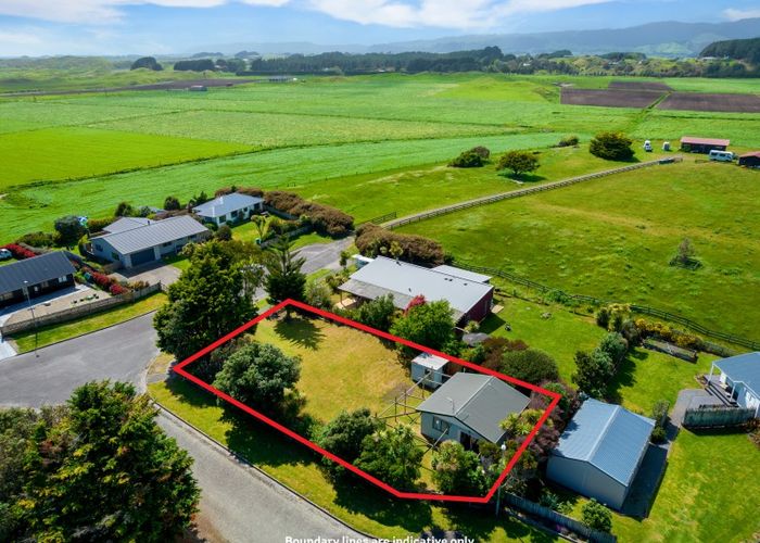  at 8 Sand Dune Grove, Waikawa Beach, Manakau