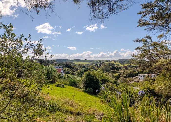  at 10 Hobson Terrace, Onetangi, Waiheke Island, Auckland