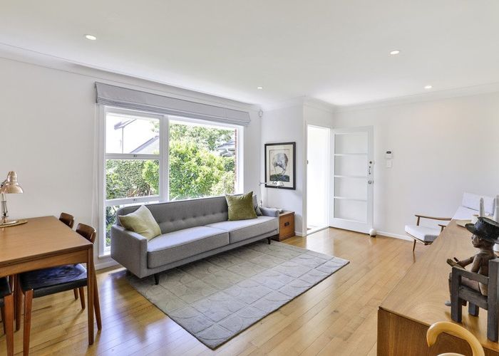  at 2/12 Bella Vista Road, Herne Bay, Auckland
